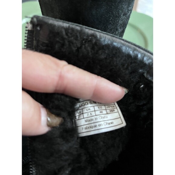 UGG Australia Roslynn Winter Boots Womens Size 9 EUR 40 Black Leather Sheepskin